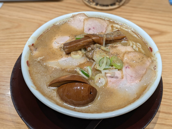 「「こいくち煮干煮玉子入り」1,130円」@津軽煮干 ひらこ屋の写真