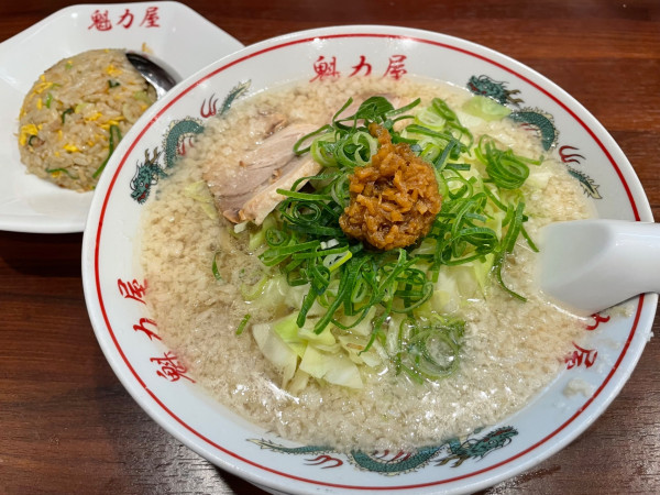「背脂生姜塩ラーメン」@ラーメン魁力屋 府中白糸台店の写真