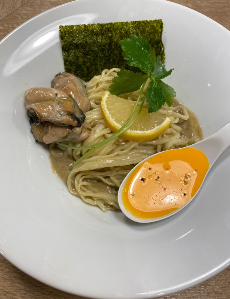 「【限定】自家製燻製牡蠣のまぜそば　１９００円」@KITCHEN TAKANOの写真