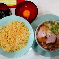 もり中華+生玉子+わかめ