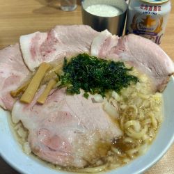 チャーシュー背脂煮干＋缶ビール
