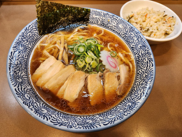 「チャーシュー醤油らーめん　炊き込み飯」@誠屋 大森山王店の写真