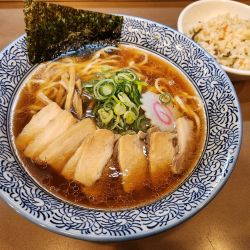 チャーシュー醤油らーめん　炊き込み飯