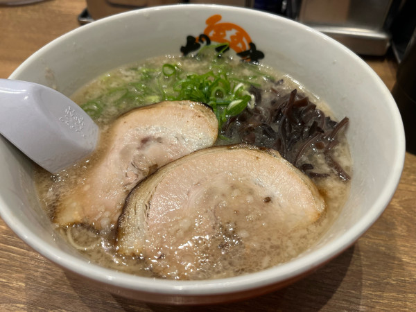 「豚骨ラーメン」@博多だるま DEPARTUREの写真