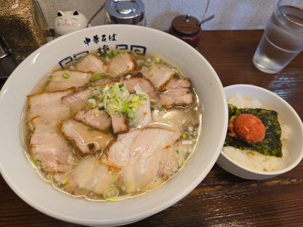 「肉そば(平打ち麵・韓国風明太ごはん) ￥1,300」@中華そば 馥の写真