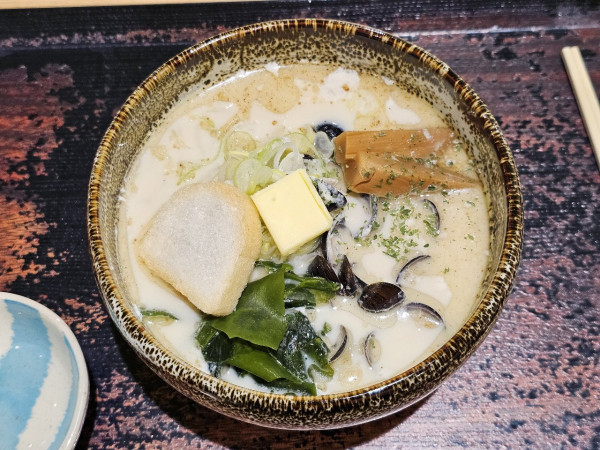 「【限定】しじみバター牛乳ラーメン　1100円」@八甲田麺業Rの写真