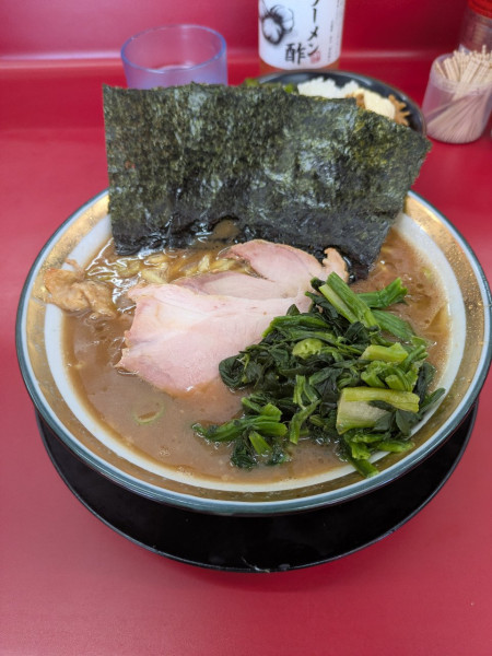 「豚骨しょうゆラーメン　中ライス」@家系ラーメン 王道 いしいの写真