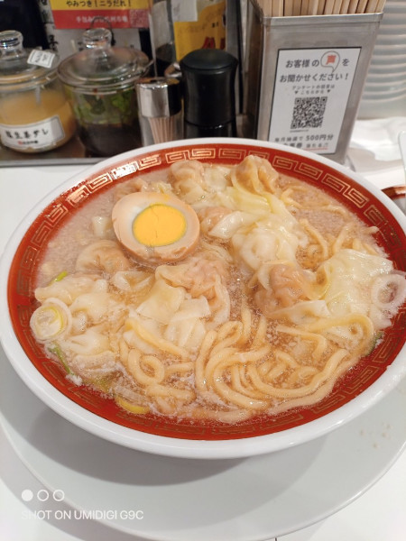 「粗びき肉汁雲呑麺（醤油）」@広州市場 横浜ポルタ店の写真