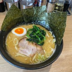 醤油豚骨らーめん（麺硬め）980円