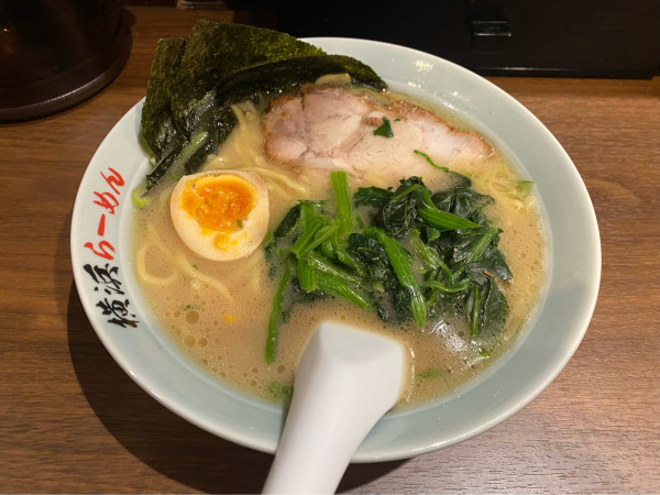 「ラーメン（醤油・麺固め）900円」@横浜らーめん 一八家 戸塚店の写真