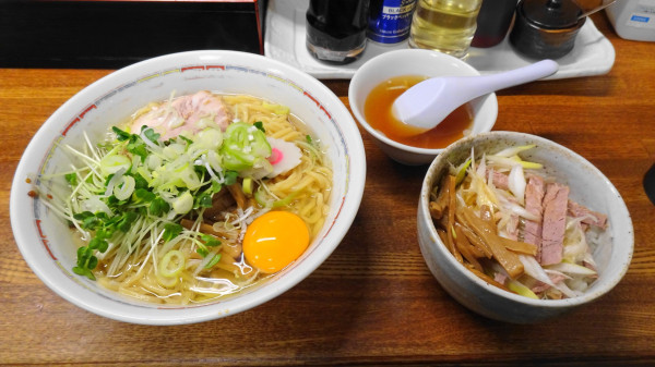 「油そば（800円）＋大盛り＋生玉子＋ネギチャーシュー丼」@宝華らぁめんの写真