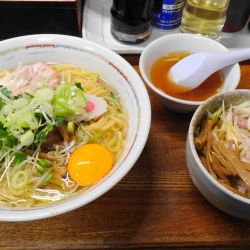 油そば（800円）＋大盛り＋生玉子＋ネギチャーシュー丼