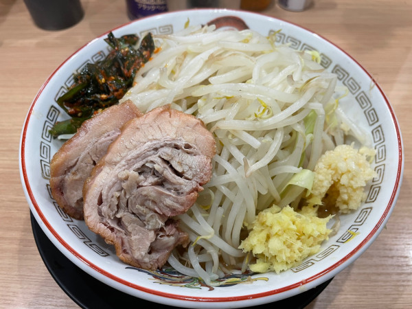 「ミニラーメン、味噌山、ニラキムチ」@ラーメン豚山 金沢文庫店の写真