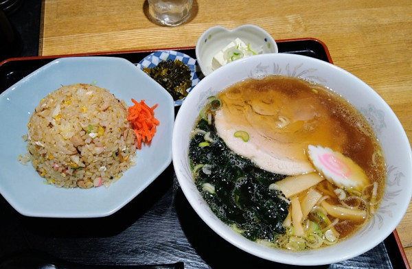 「醤油ラーメン＋ミニチャーハン」@三平食堂の写真