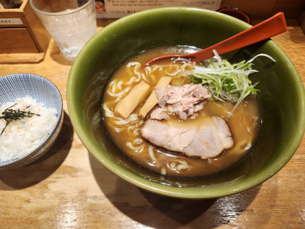 「焼きアゴ塩らーめん+お茶漬け」@焼きあご塩らー麺 たかはし 新宿本店の写真