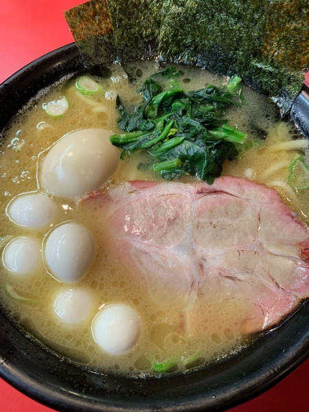 「ラーメン(うずら味玉)」@横浜ラーメン とんこつ家 鹿島店の写真