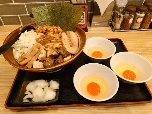 「油そば大麺増し200  生卵✖️2」@つけ麺大輝の写真