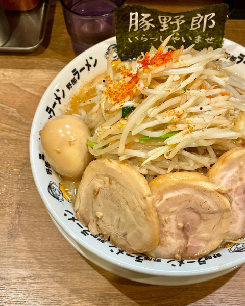 「豚野郎(1380円)/男前盛り(440円)」@野郎ラーメン 秋葉原店の写真
