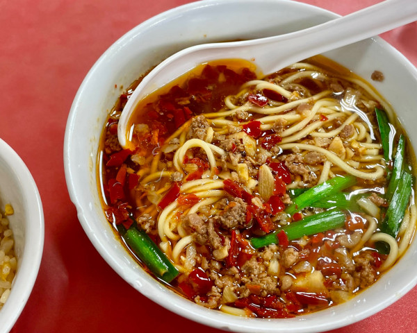 「台湾ラーメン(820円) / ミニ・チャーハン(400円)」@矢場味仙の写真