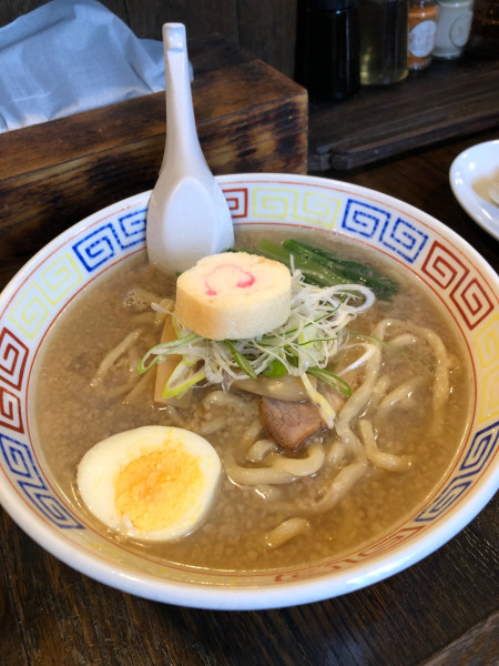 「太麺背脂ラーメン」@餃子と麺 いせのじょう 菊水本店の写真