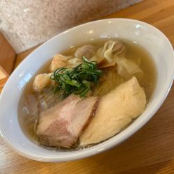 肉と海老ワンタン麺(白)