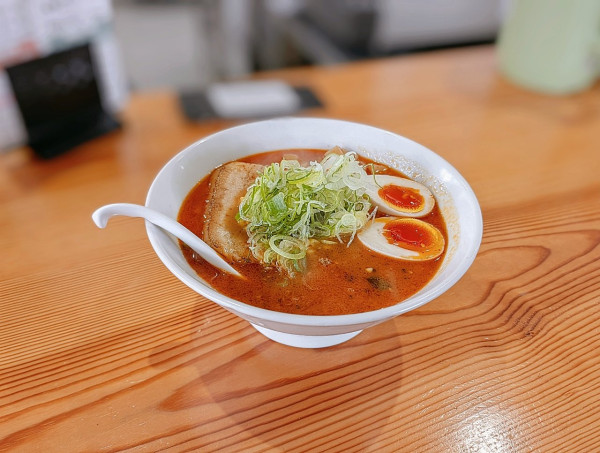 「辛味噌󠄀らーめん」@よなやの写真