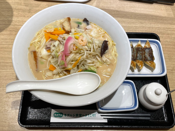 「長崎ちゃんぽん 麺２倍＋餃子３個」@長崎ちゃんぽん リンガーハット 川越東洋大前店の写真