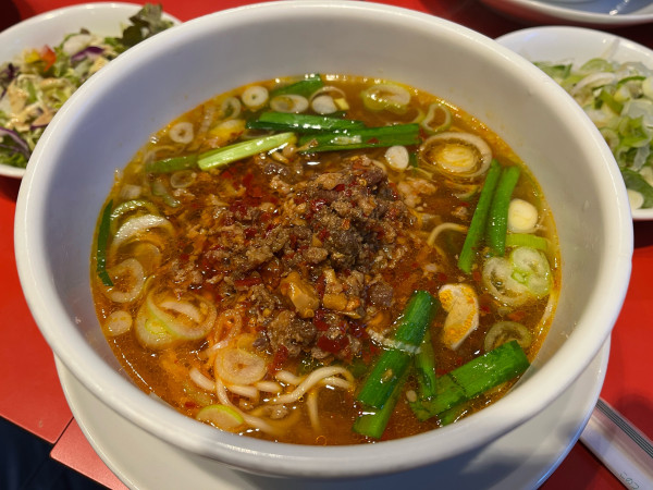 「台湾ラーメン+台湾蒸鶏(⚪︎得ランチセットB)」@郭 政良 味仙 東京神田西口店の写真