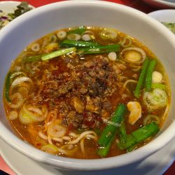 台湾ラーメン+台湾蒸鶏(⚪︎得ランチセットB)