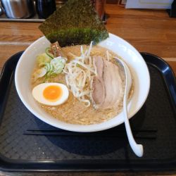 醬油ラーメン（太麺・こってり）830円
