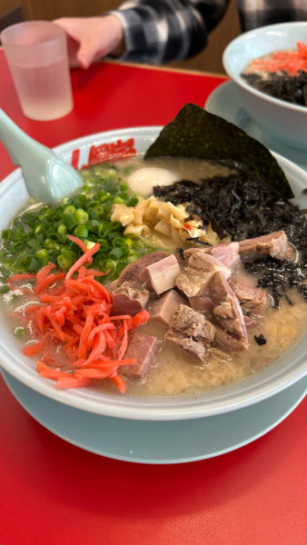 「プレミアム塩とんこつラーメン」@ラーメン山岡家 鶴田店の写真