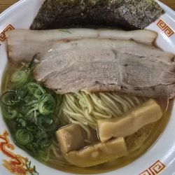 赤城鶏と黄金真鯛出汁の極上塩らぁめん 1000円