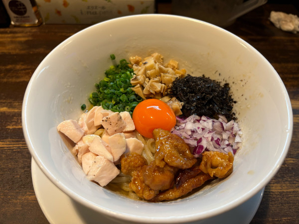 「地鶏まぜそば（限定）」@麺屋 玉ぐすくの写真