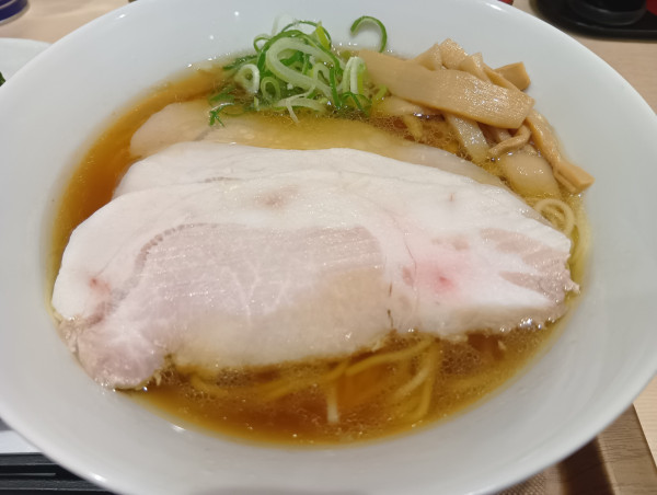 「醤油チャーシュー麺」@松太郎 新宿小滝橋通り店の写真