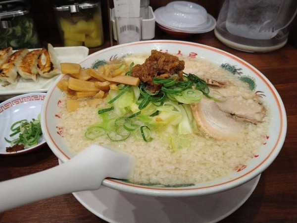 「背脂生姜塩ラーメン（メンマトッピング）」@ラーメン魁力屋 京都南インター店の写真