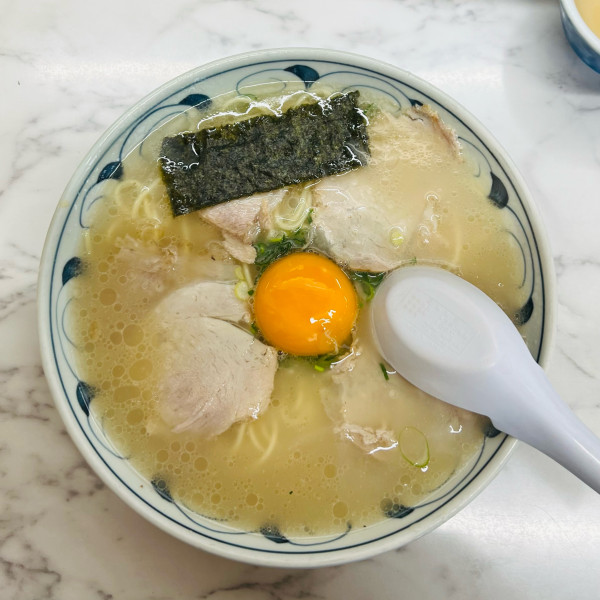 「卵入りラーメン」@らーめん もとむらの写真