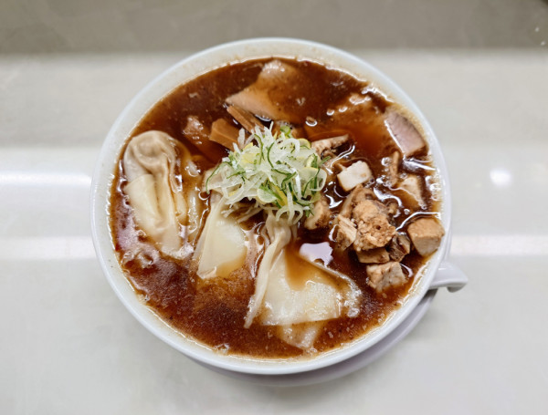 「ワンタン麺+切り落とし焼豚」@中華そば きくたにの写真