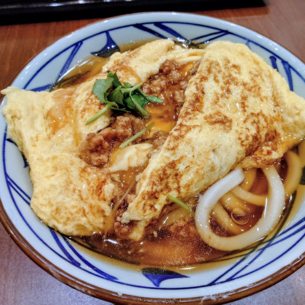 「だし玉肉づつみうどん」@丸亀製麺 ハマサイトの写真
