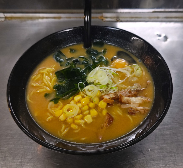 「味噌らぁめん+生たまご」@爽亭 JR上野駅11・12番線ホームの写真