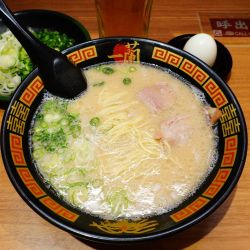 天然とんこつラーメン＋半熟塩ゆでたまご＋追加ネギ＋生ビール(中)