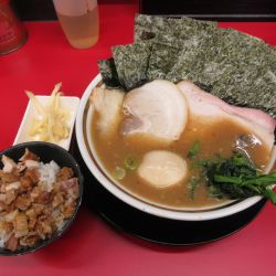 との丸ラーメン（１３００円）＋半チャーシューまぶし１５０円