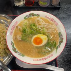 らぁ〜めん（豚ベース）味噌（850円）