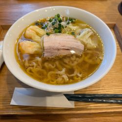 ワンタン付白醤油らーめん 1400円