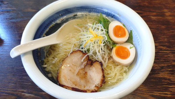 「ゆず塩ラーメン(1000円)」@俺流塩らーめん ～塩とタンメン～ 南平台店の写真