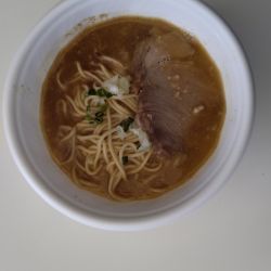 麺堂イズム✕「七色の落書き」魚介鶏そば