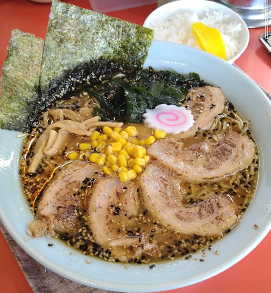 「炙り味噌とろチャーシューメン＋半ライス」@ラーメンショップ 鷲宮店の写真