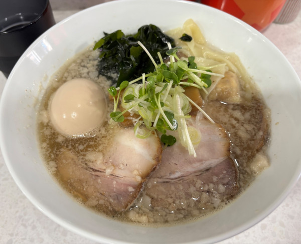 「[限定]昆布、椎茸、3種の煮干の背脂塩らぁ麺　特製」@ラーメン星印の写真