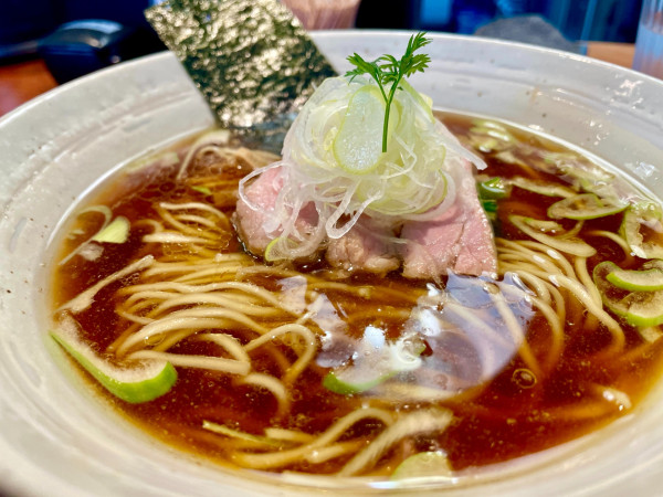 「サッポロ赤星＋和山椒香るよだれ鶏→ 醤油らぁ麺」@麺屋 さくら井の写真