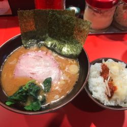 ラーメン 並 900円＋小ライス 100円