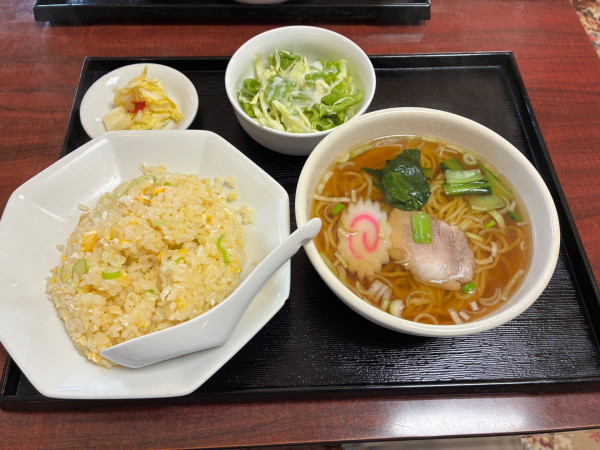 「チャーハン定食(半ラーメン付)(980円)」@中華料理 留仙の写真